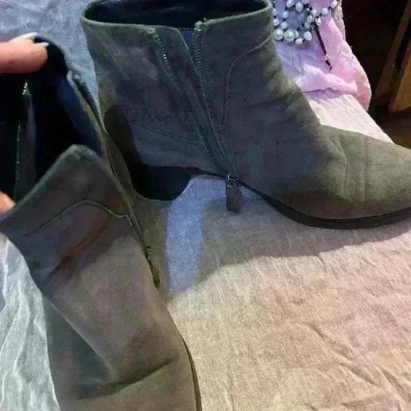 Aquatalia Italian Luxury Block Heel Tan Suede Ankle Booties Leather Size 7.5 - Picture 9 of 14